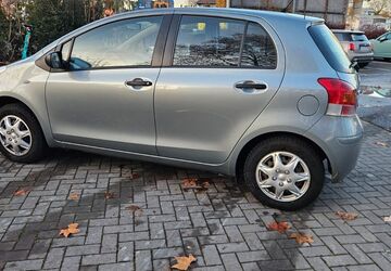 Toyota Yaris 111.000 km 3.890 &euro; Frankfurt amMain 60386