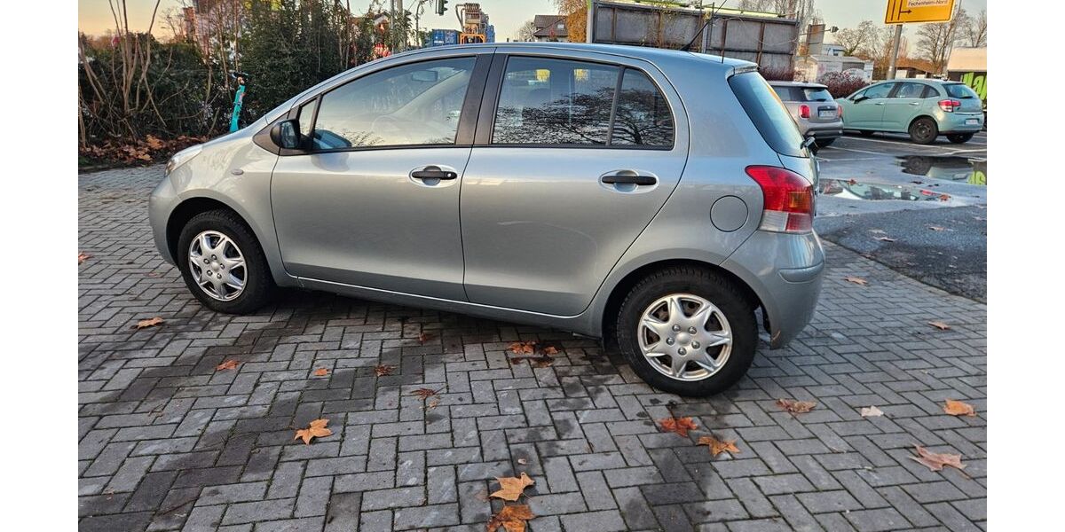 Toyota Yaris 111.000 km 3.890 &euro; Frankfurt amMain 60386