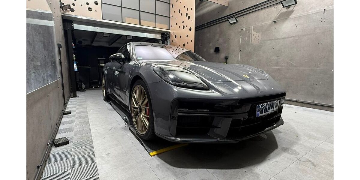 Porsche Panamera 18.325 km 145.900 &euro; Mörfelden Walldorf 64546