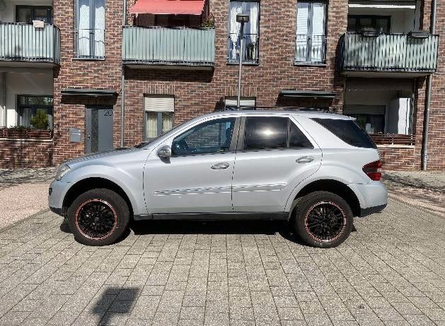 Mercedes-Benz ML 320 213.000 km 7.300 &euro; Frankfurt am Main 60435