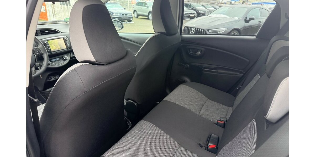 Toyota Yaris 1.5 Hybrid Y20 Club/11.000km!!! 11.010 km 13.990 &euro; Frankfurt 60386