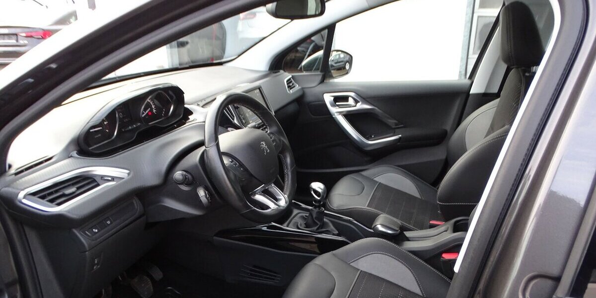 Peugeot 2008 1,2l Allure Einparkhilfe vorne + hinten, Klim 76.200 km 10.890 &euro; Rodgau 63110