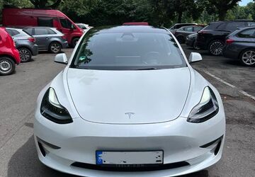 Tesla Model 3 35.900 km 33.800 &euro; Frankfurt am Main 60599