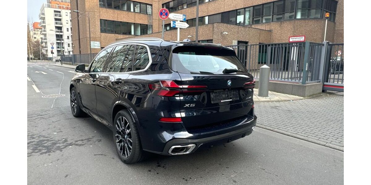 BMW X5 32.840 km 82.600 &euro; Frankfurt /Main 60327