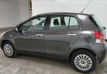 Toyota Yaris 82.000 km 5.900 &euro; Frankfurt/Main 65933