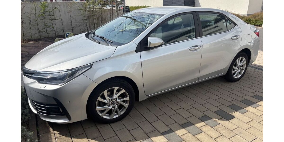 Toyota Corolla 98.000 km 15.400 &euro; MainHausen 63533