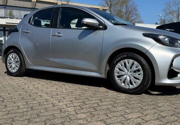 Toyota Yaris 120.350 km 12.499 &euro; Hanau 63452